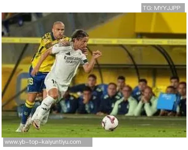 佩德里拼抢维尼修斯球衣遭黄牌皇马反击精彩瞬间回顾 佩德里拼抢维尼修斯球衣遭黄牌皇马反击精彩瞬间回顾