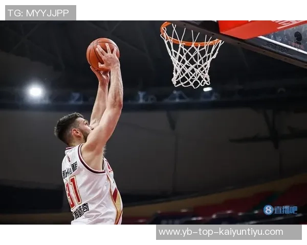 小哈达威下半场发力拿下15分全场贡献17分4篮板2助攻表现亮眼